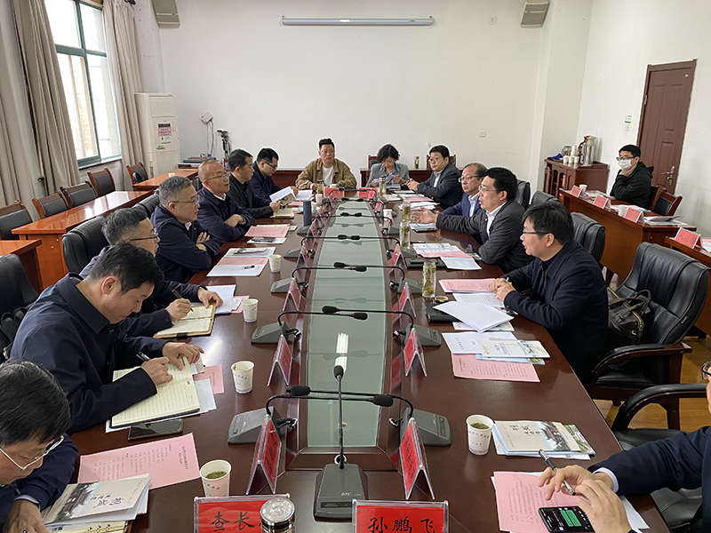 beat365平台唯一官网校领导赴安庆桐城市开展访企拓岗促就业专项调研。beat365平台唯一官网供图