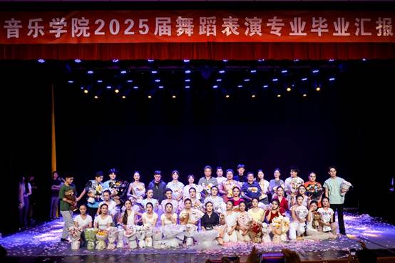 图片包含 建筑, 夜晚, 大, 前AI 生成的内容可能不正确。